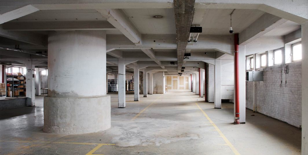 Lagerhalle im Depot der Konsumzentrale Leipzig mit Rundstütze und offener Betondecke