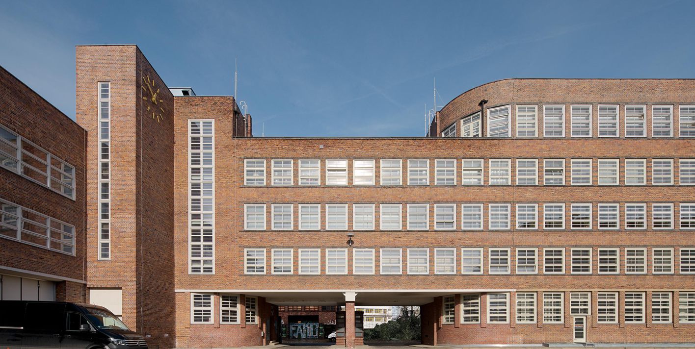 Das Neue Kontor der Konsumzentrale Leipzig, Klinkerfassade mit Haupteingang